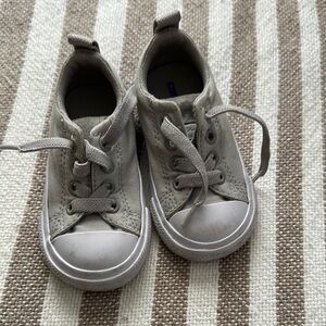 Converse Gray Sneakers Classic Low-Top Design